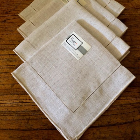 The Vera Collection Fabric Napkins - Set of 4 - Picture 1 of 4